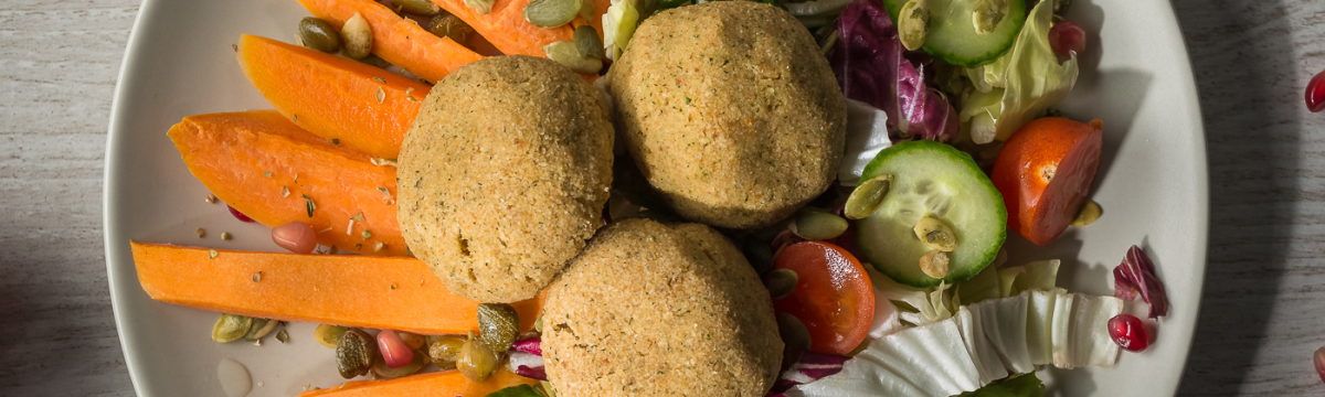 Chickpea balls salad